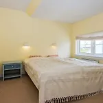 6 Person In Apartment *