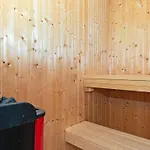 6 Person In Apartamento
