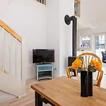 Apartment 6 Person In